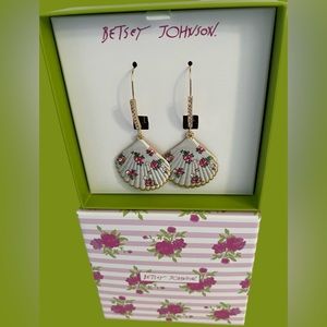 New Betsey Johnson Seashell Clam Pink  Drop Earrings
